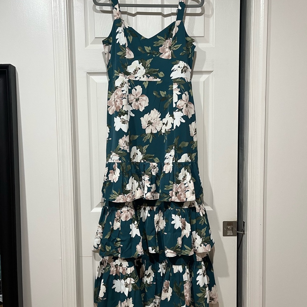 ABERCROMBIE | MEDIUM PETITE GREEN FLORAL TIERED DRESS